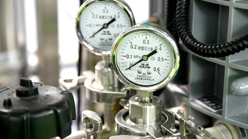 钛合金材质隔膜压力变送器：为何成为工业界的优选？**